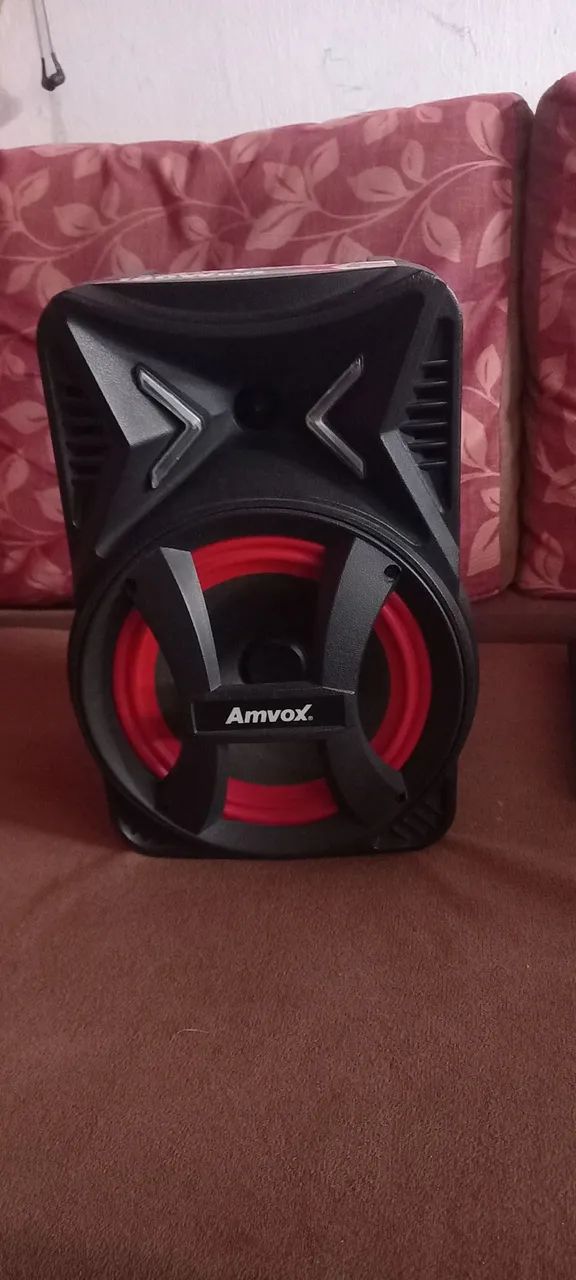 Caixa de som Amvox ou troco em um celular