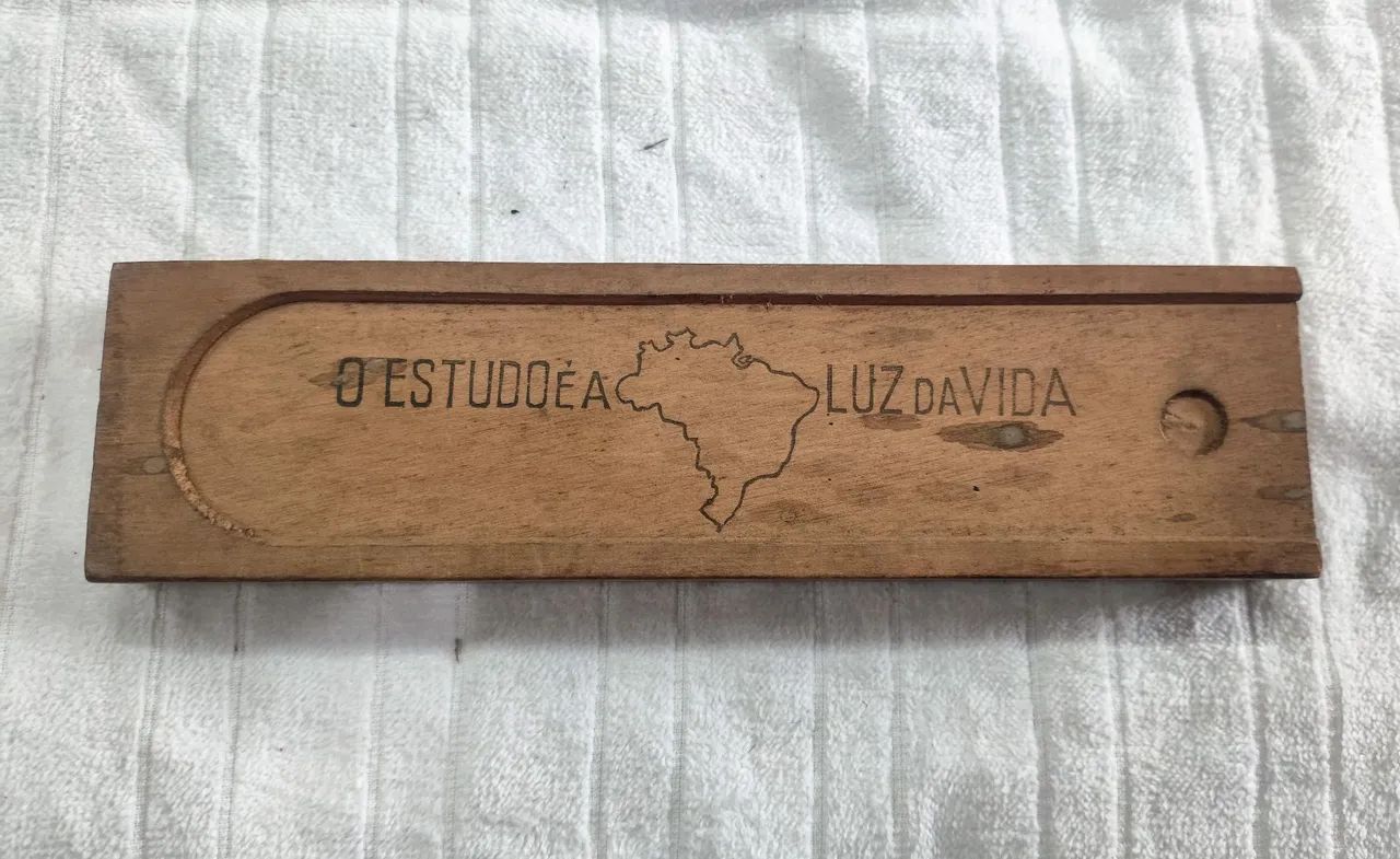 Estojo de madeira antigo 