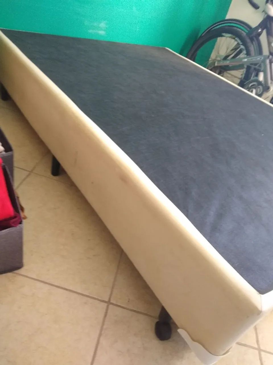 Box de cama casal! Sem colchão! Venda urgente