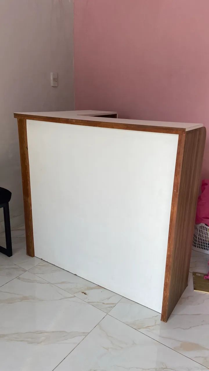 Vendo balcão, espaçoso e largo 
