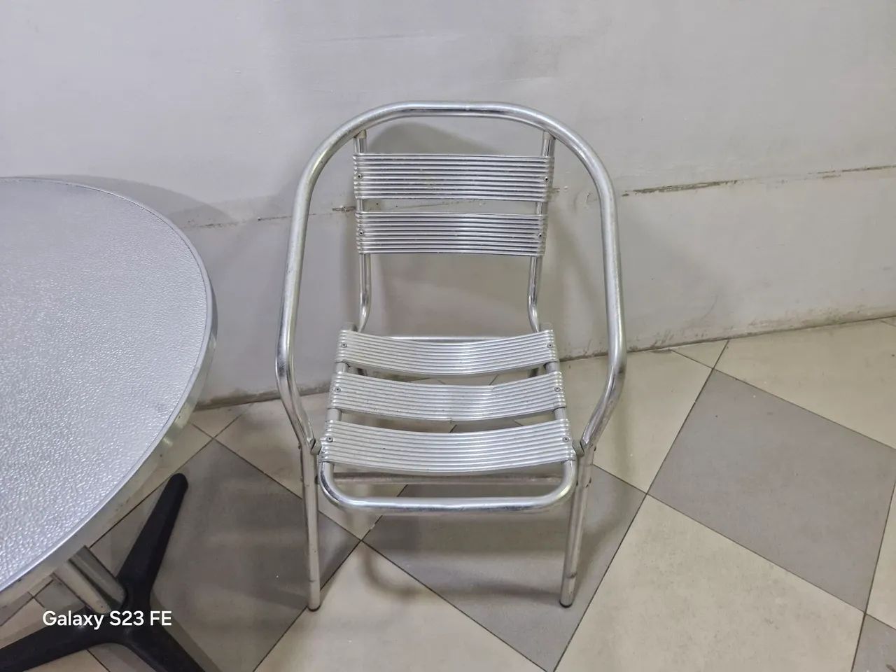 3 Mesas e 10  cadeiras de alumínio   - Foto 2