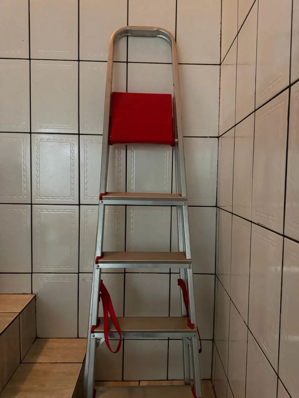 Escada  - Foto 2