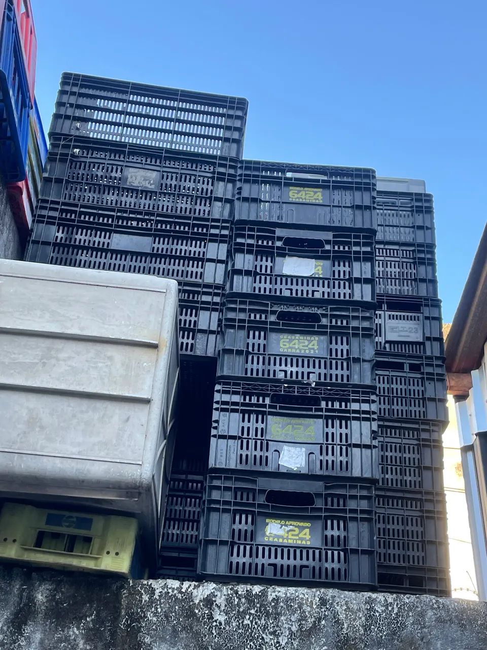 Caixa plástica vazada 50L - Foto 4