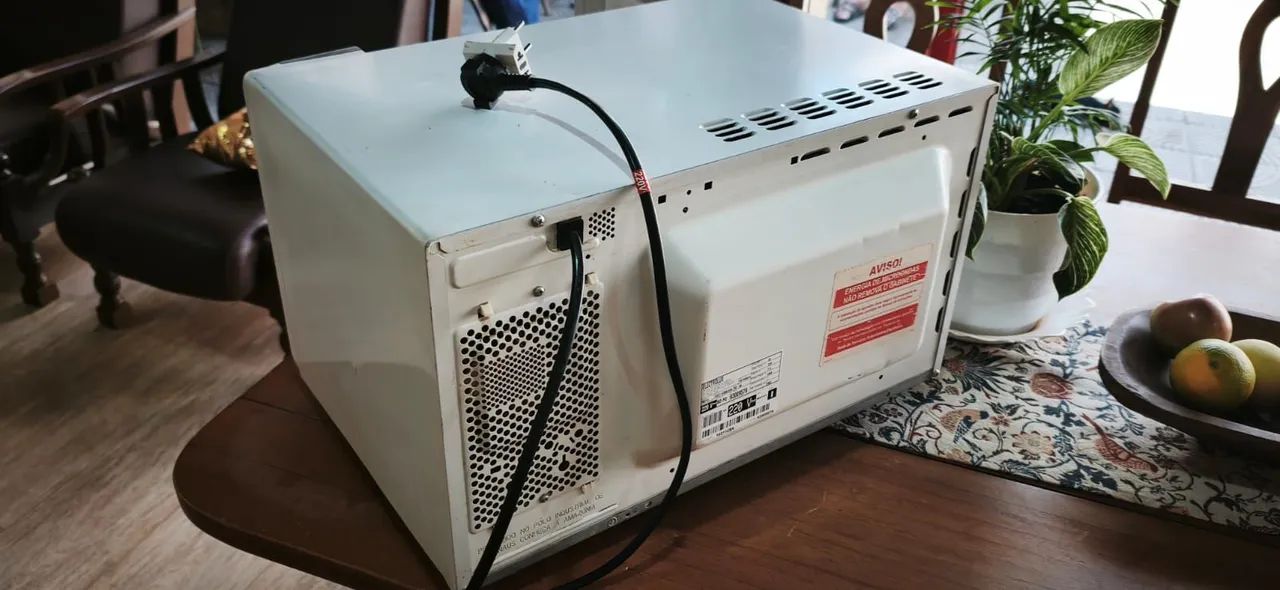 Microondas Eletrolux 31 litros excelente estado  - Foto 5