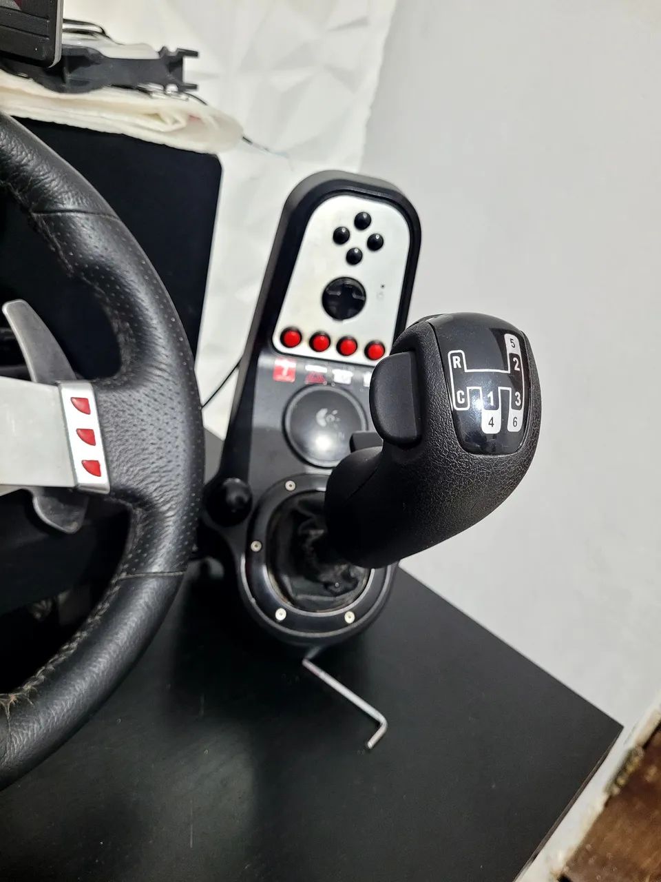 Volante Logitech G27 - Volante + Câmbio 6 marchas + Pedais + Manopla da Scania - Foto 2