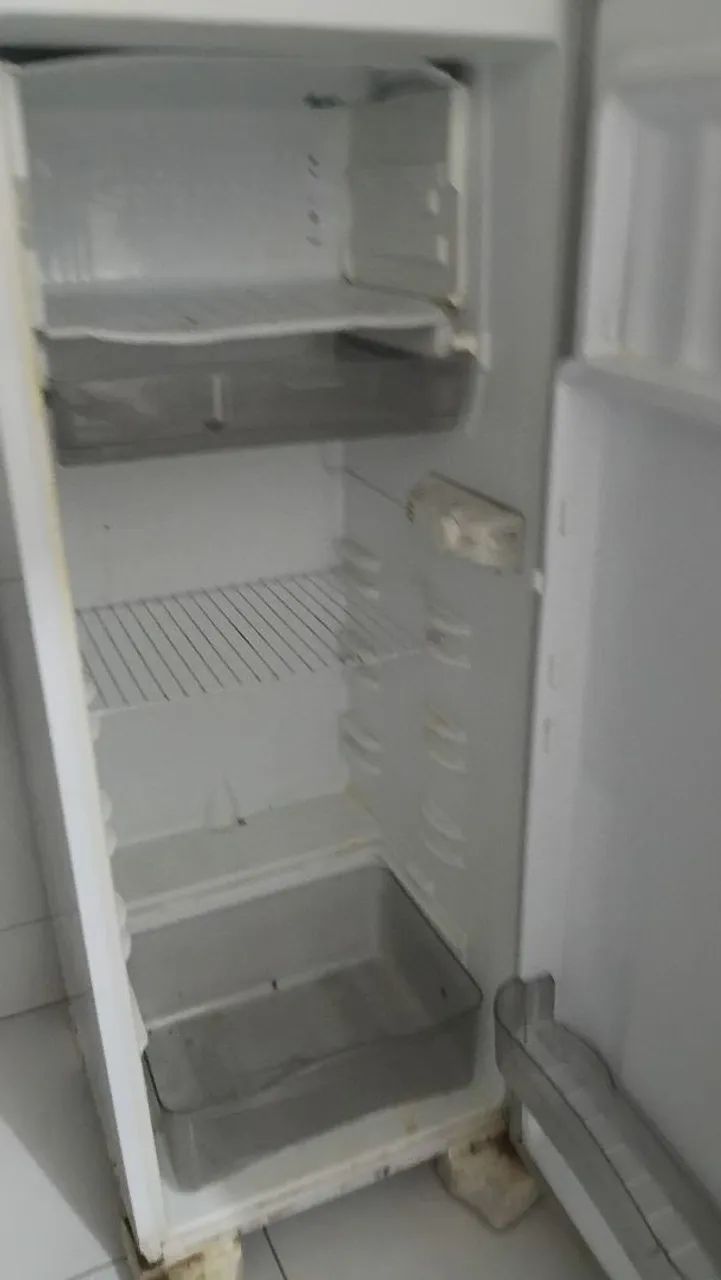 Vendo geladeira Electrolux  - Foto 3