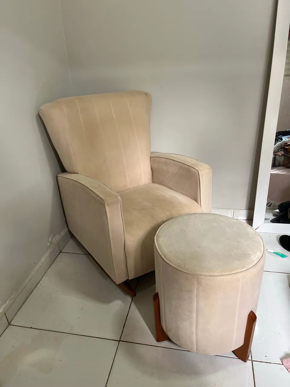 Poltrona de amamentação de balando com puf - Foto 2