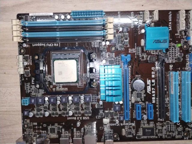 Placa-mãe Asus M5a97 Le R2.0 Am3+ Ddr3 Amd 970 Usada