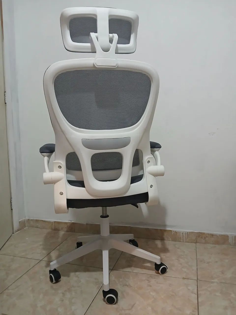 Cadeira com braços ajustável, lombar e pescoço. - Foto 2