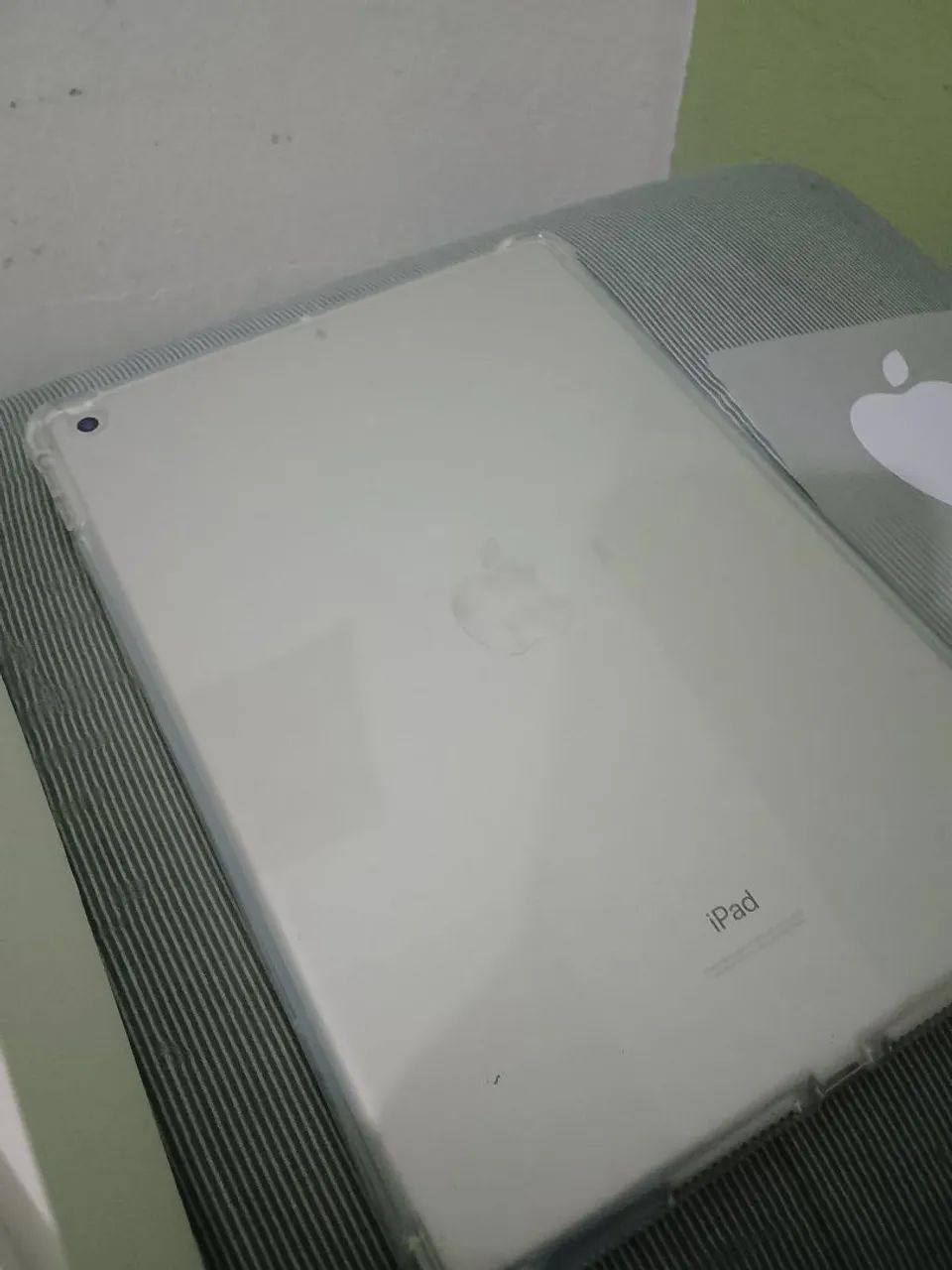 Vendo ou troco iPad 8th geração sem avarias  - Foto 3