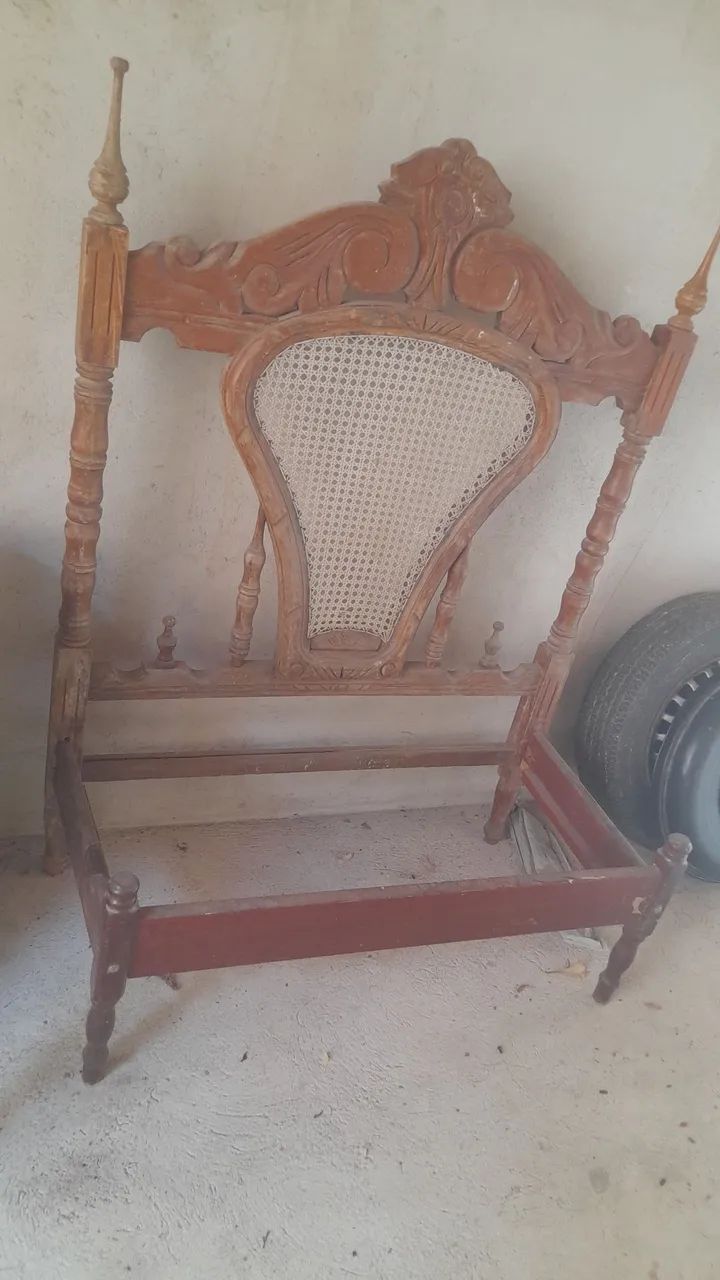 Cabeceira Antiga de cama solteiro 