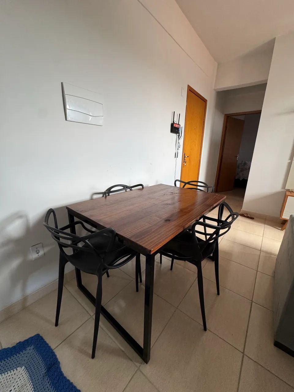 Mesa + 4 cadeiras 