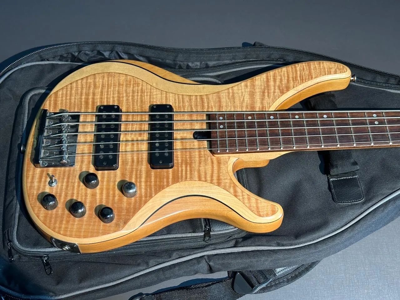 Baixo Yamaha TRBX 605 Fm Nt