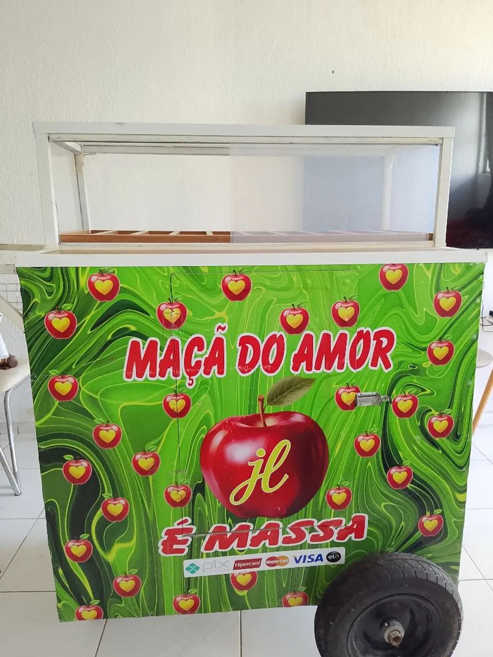 Carinho de lanche e maçã do amor 