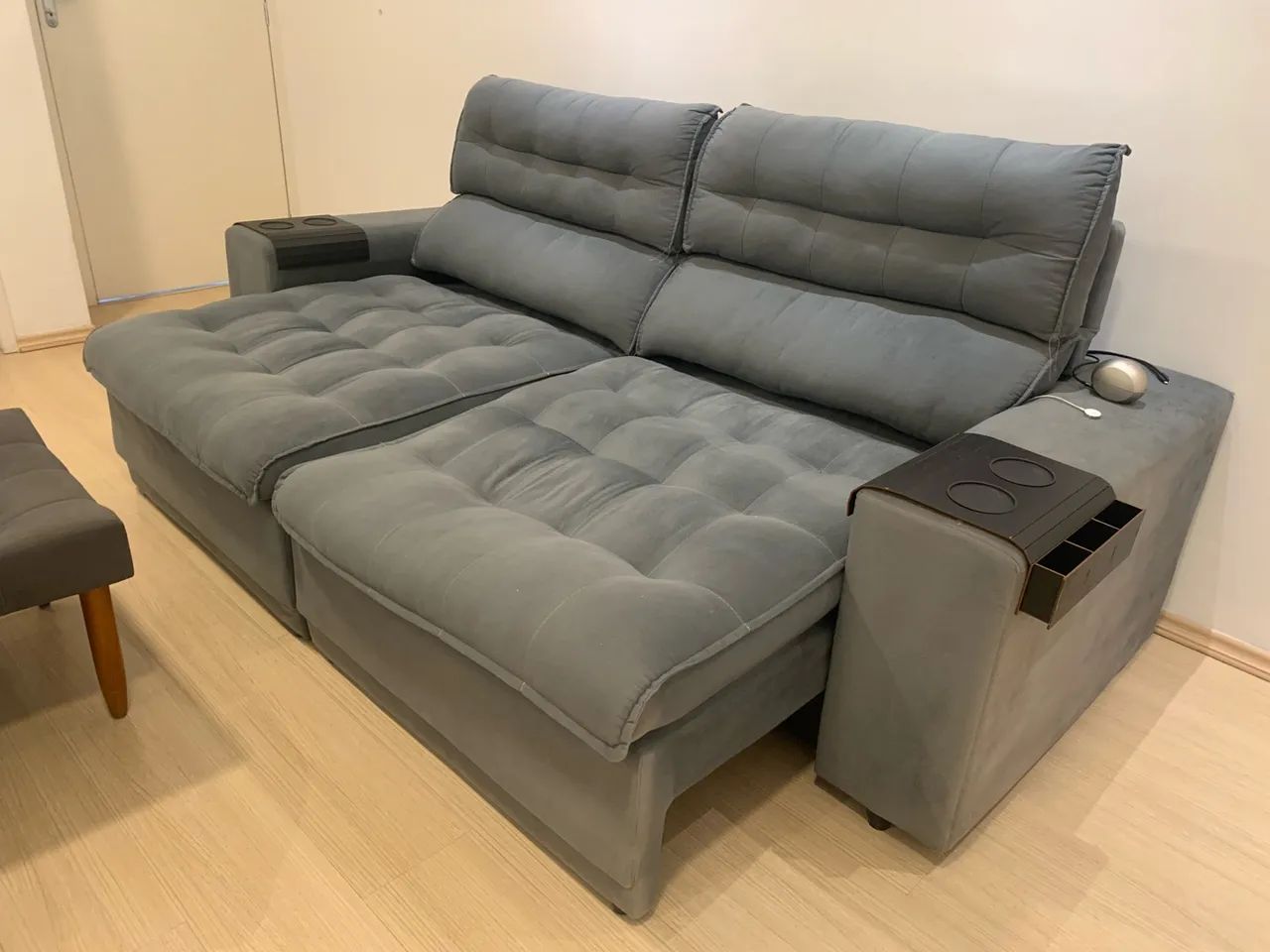 Sofá retrátil cinza - Foto 3