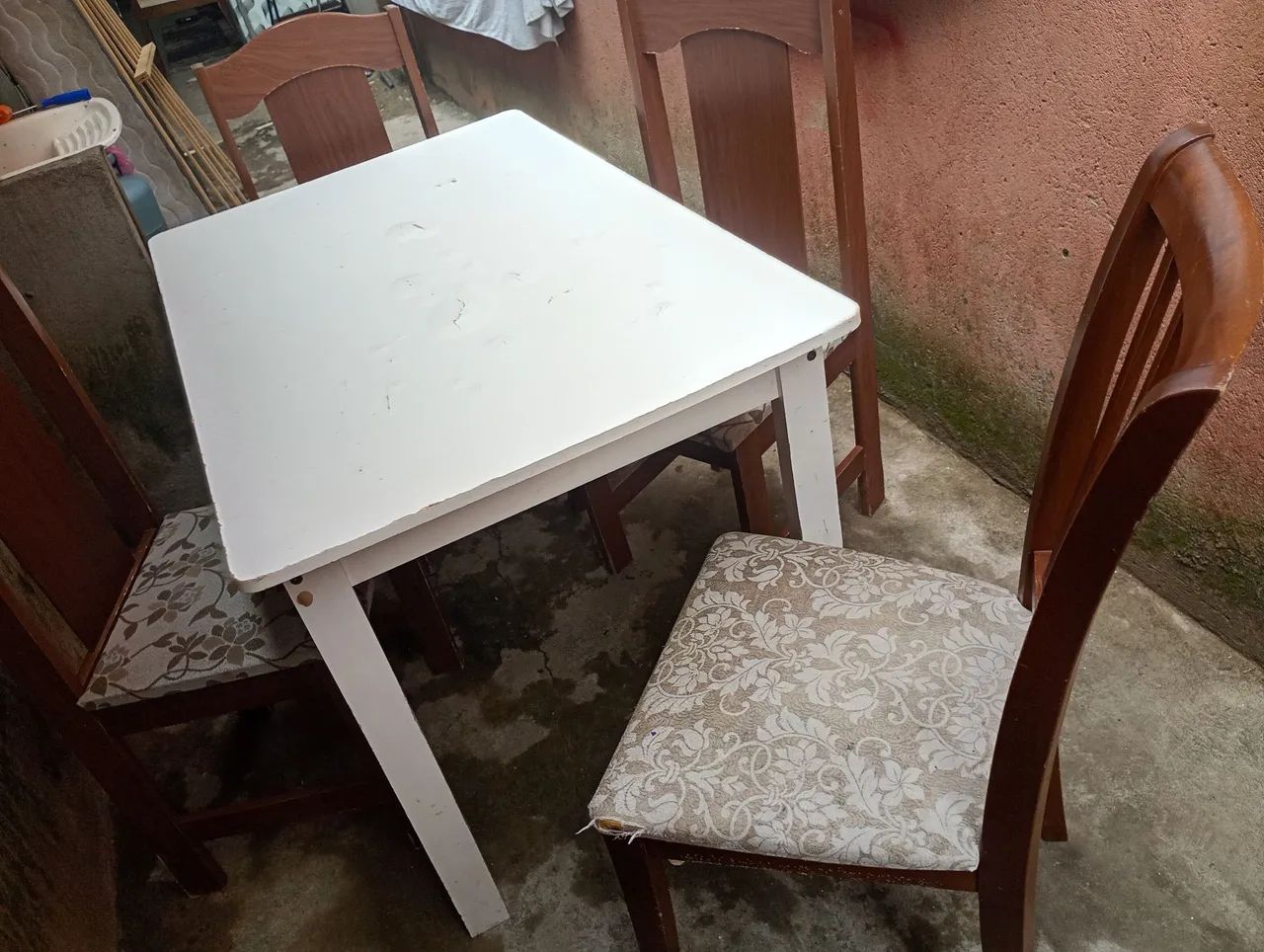 Vendo mesa pequenas avarias