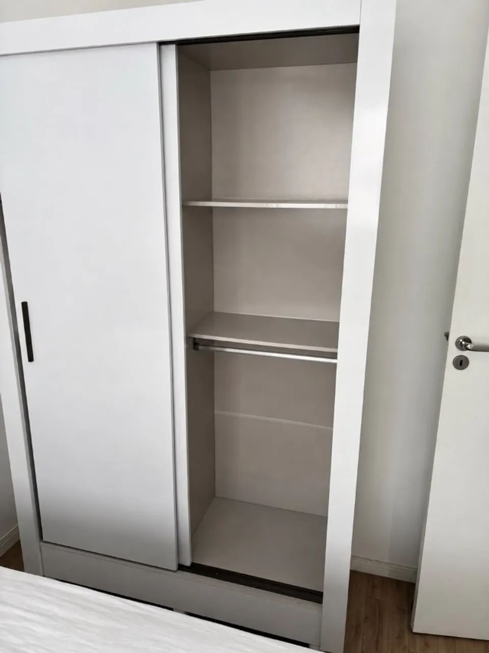 Guarda-Roupa 2 Portas e 2 Gavetas - Foto 2
