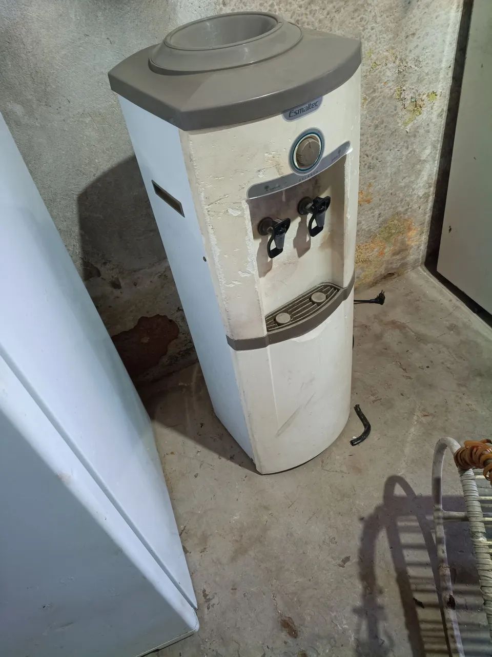 Vendo gela água Esmaltec 