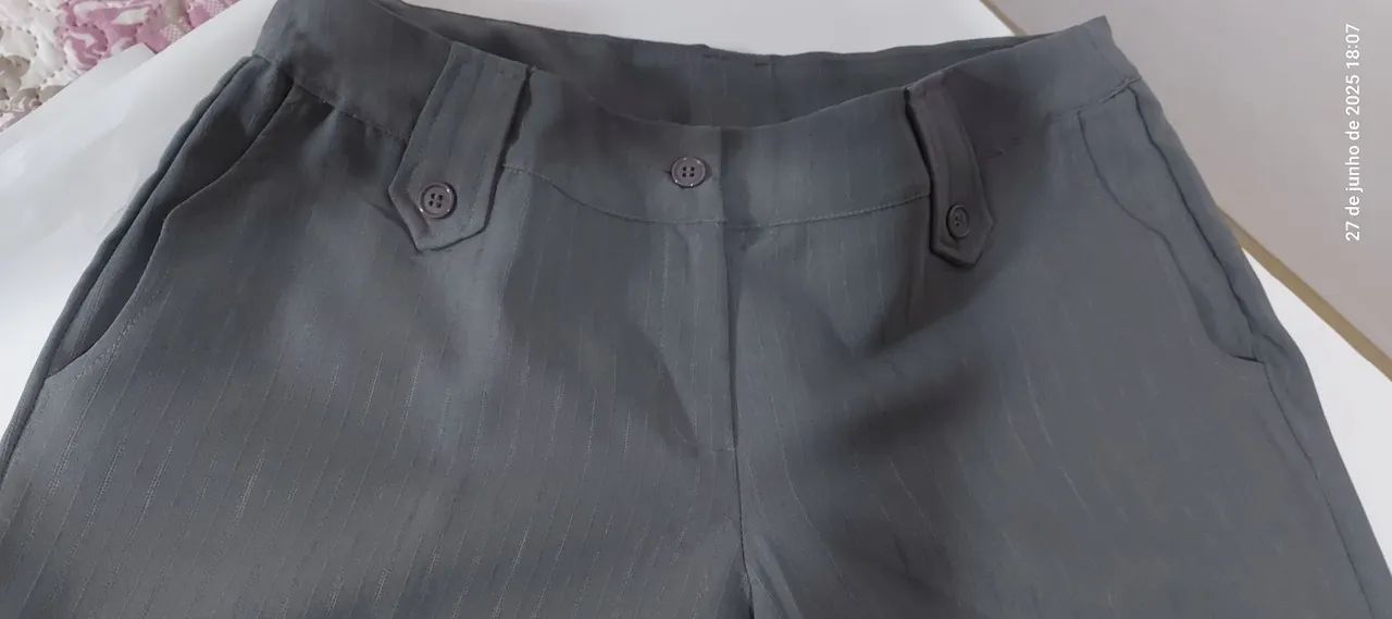 Conjunto Cakca e Blusa risca de giz cinza, gola, botões  - Foto 5