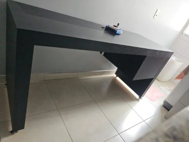 Mesa com 2 gavetas mogno maciço
