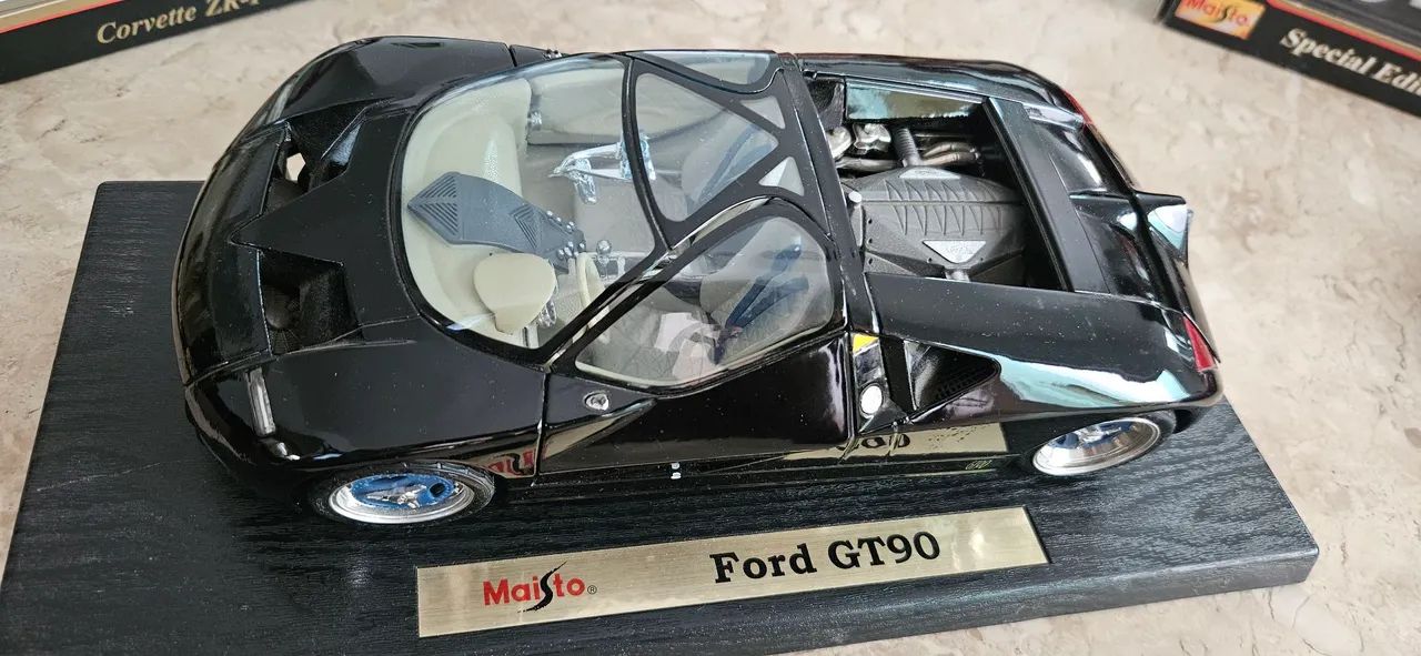 Carro miniatura Ford Gt90 1:18