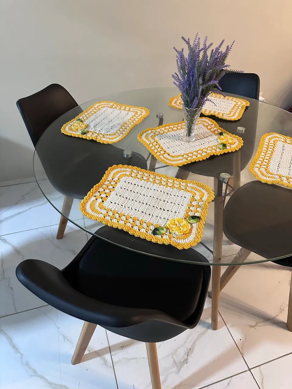 Mesa com 4 cadeiras 