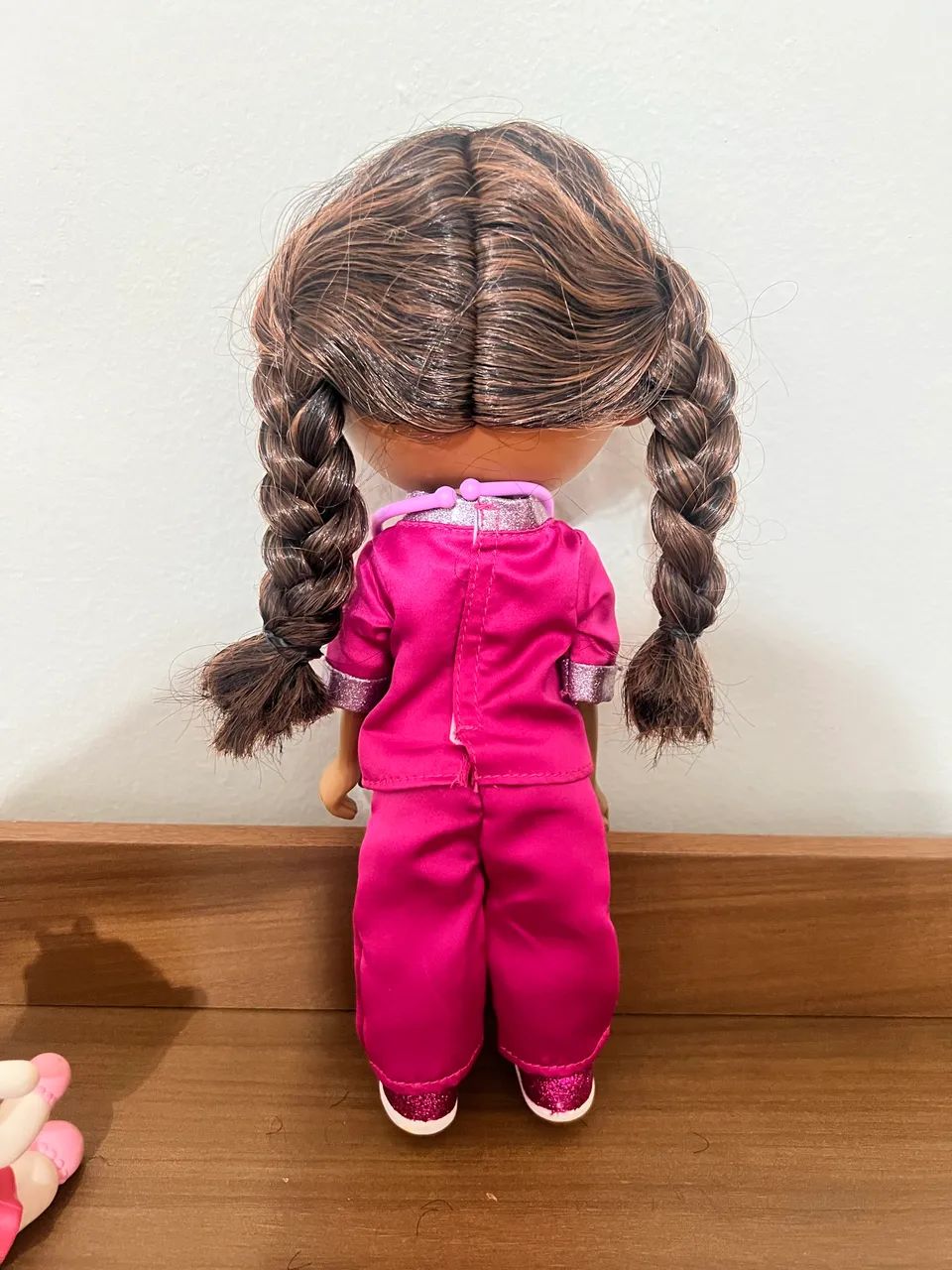 BONECA DRA BRINQUEDOS COM SUA ASSISTENTE LAMBIE - ANDA QUANDO SEGURAMOS SUA MÃO  - Foto 2