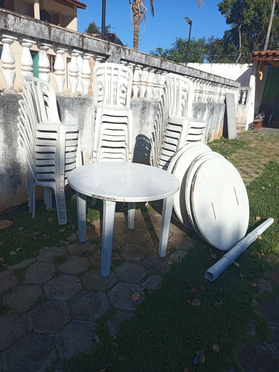 Mesas e cadeiras para festas ou igrejas