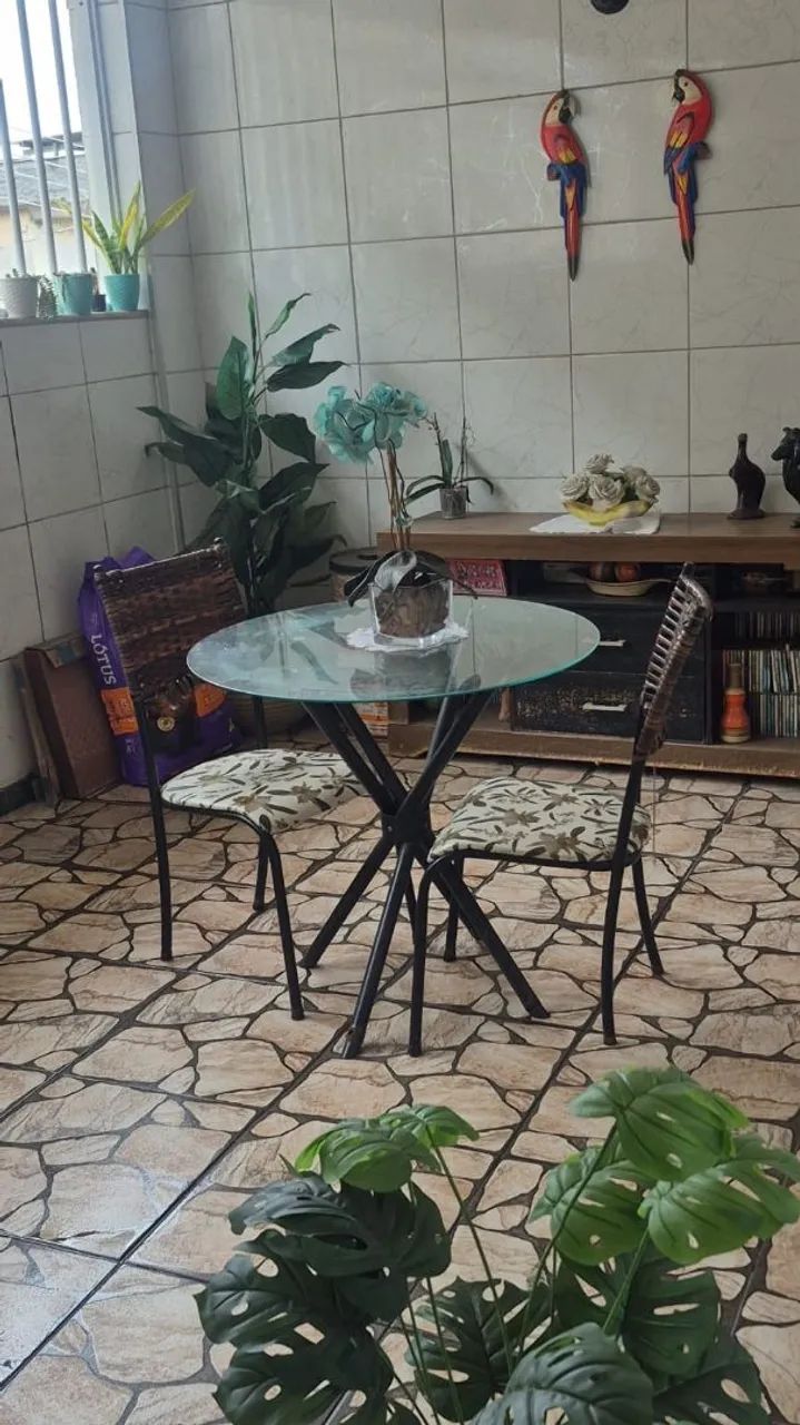 VENDO MESA C/ CADEIRAS