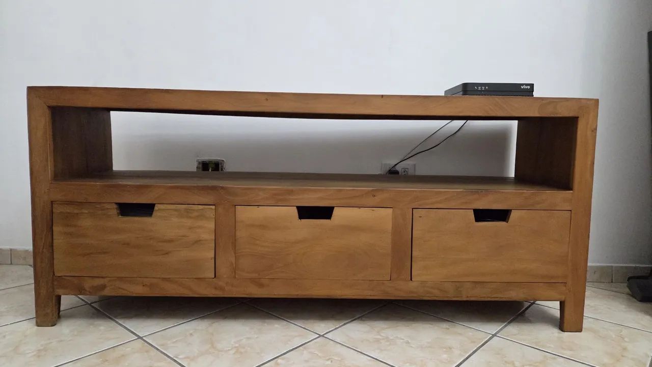 Rack em madeira maciça