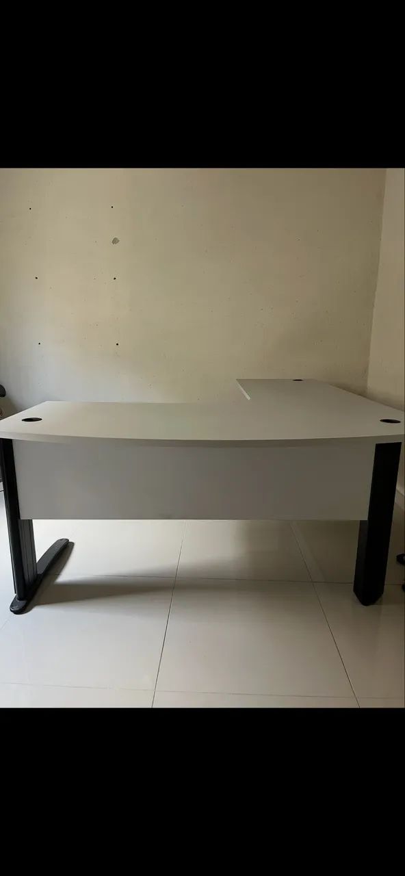 Mesa de escritório em L