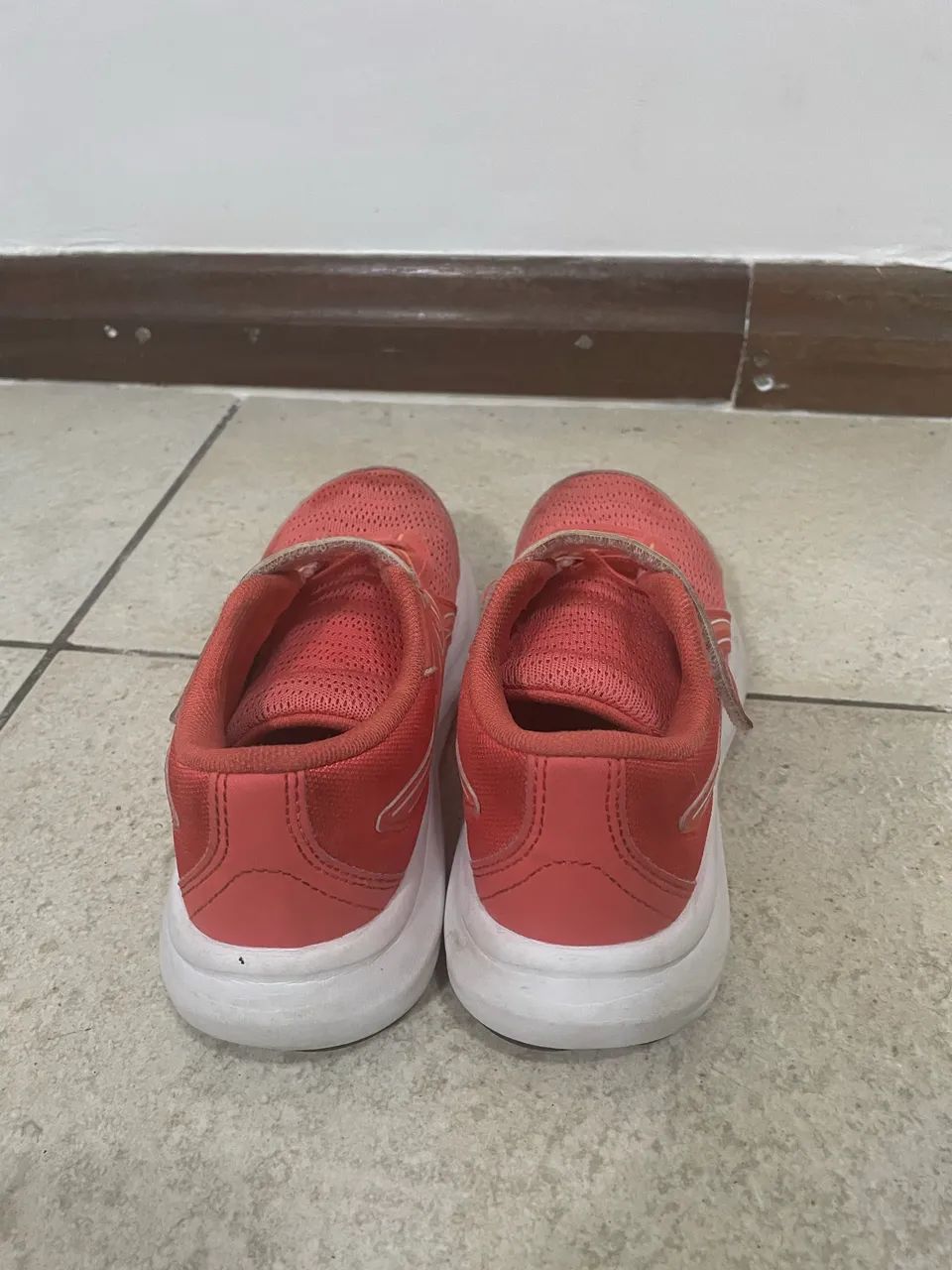 Tênis Asics infantil, tam 30 - original - Foto 2