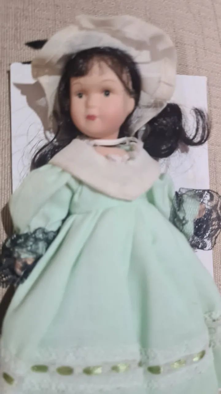 Boneca colecionável de porcelana da marca Knightsbridge Dolls - Foto 3