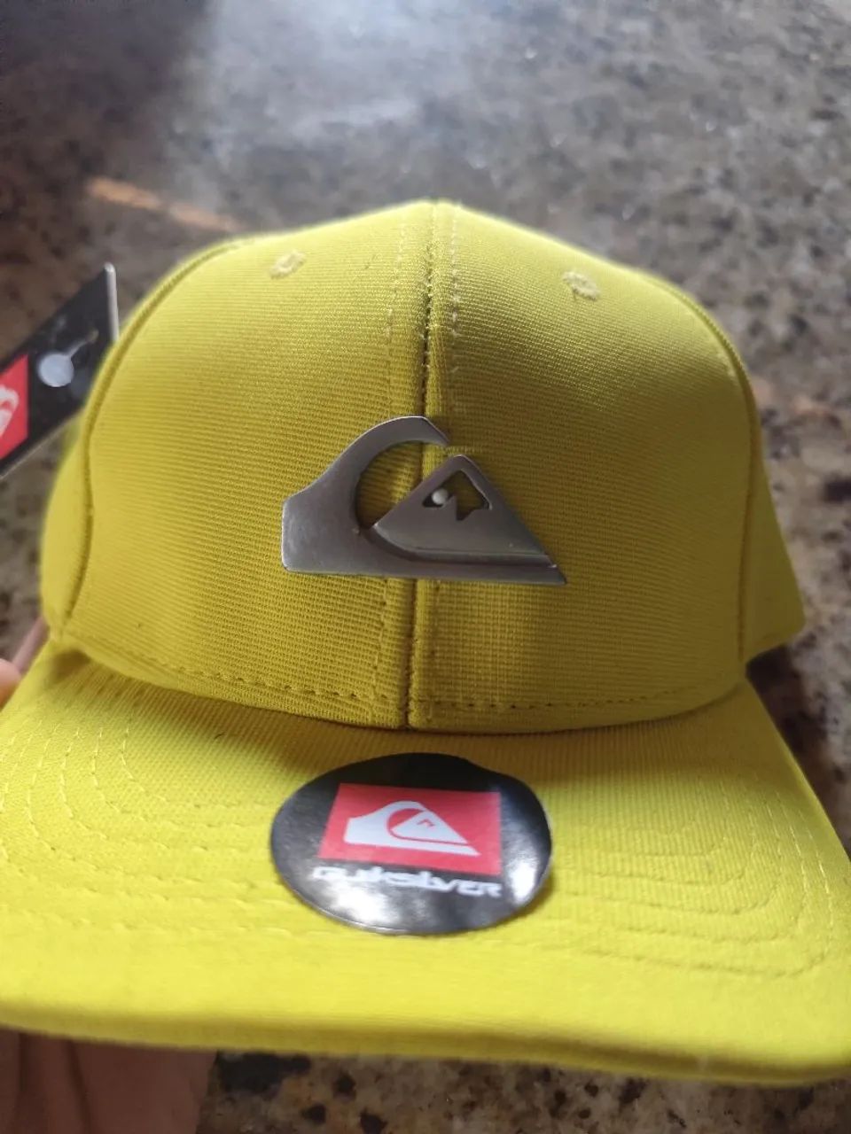 Boné Quicksilver amarelo