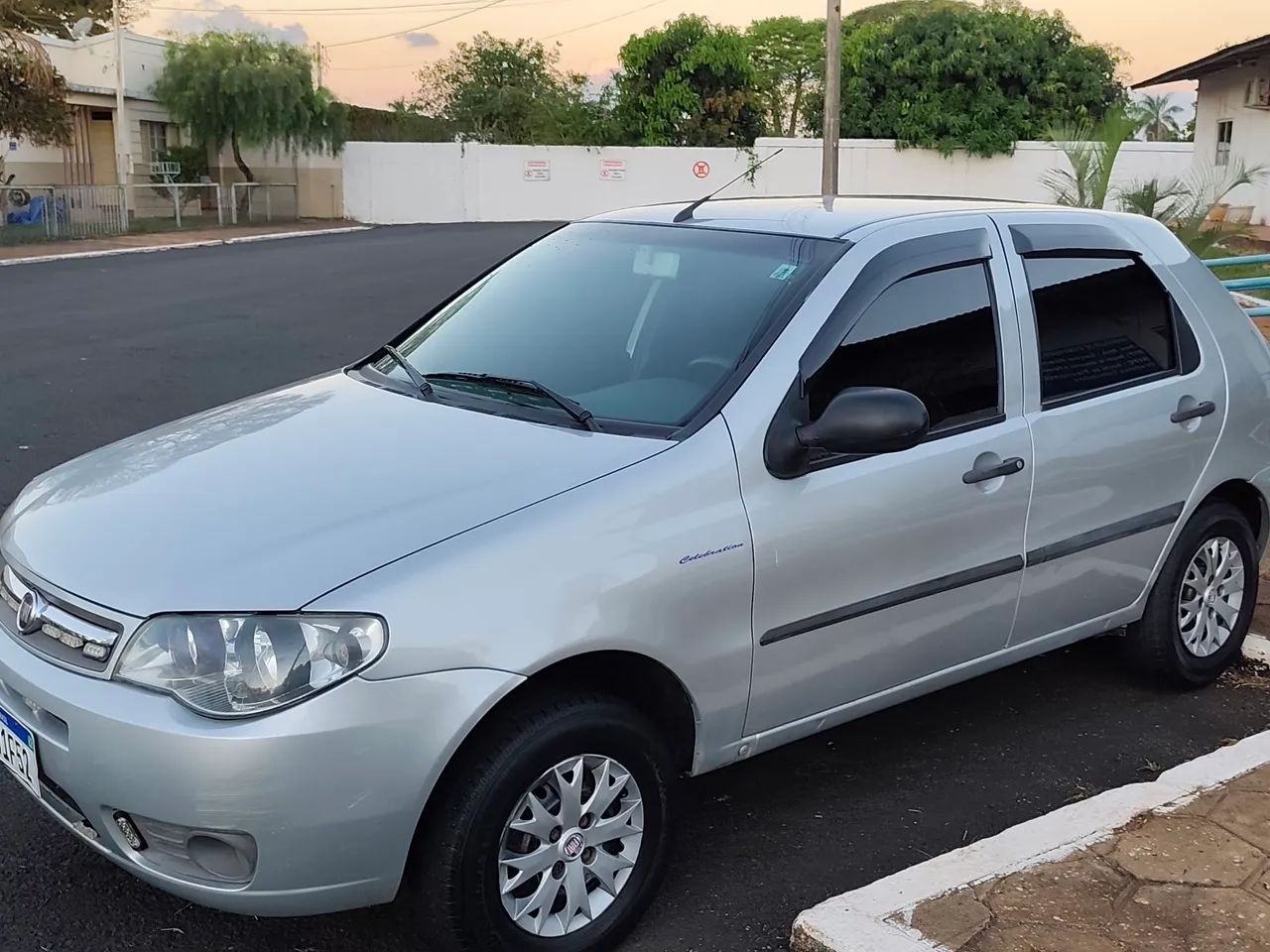 Fiat Palio Celebration 1.0 Fire Flex 8V 4P 2013 - Foto 2