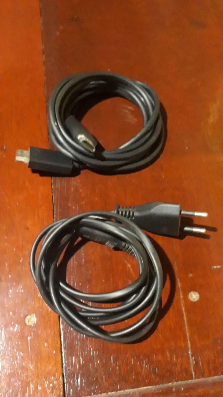 *VENDER RÁPIDO* Xbox One X 1TB + Controle e cabos (Usado) - Foto 4