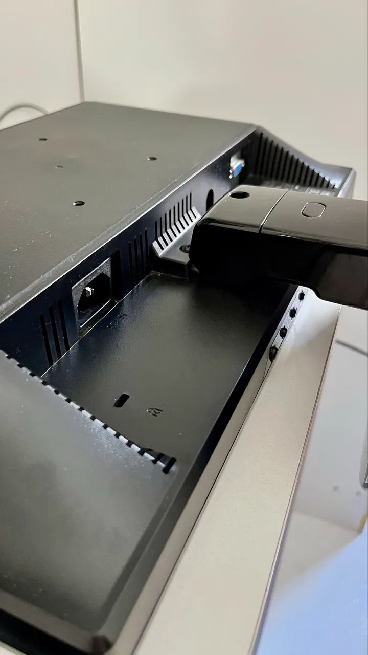 Monitor Philips 15,6 LCD Widescreen VGA - Funcionando Perfeitamente - Foto 3