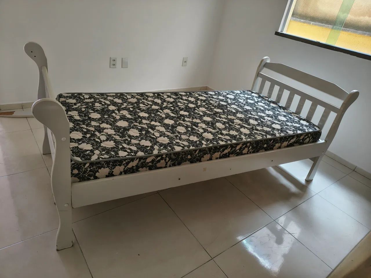 Cama de solteiro com colchão 