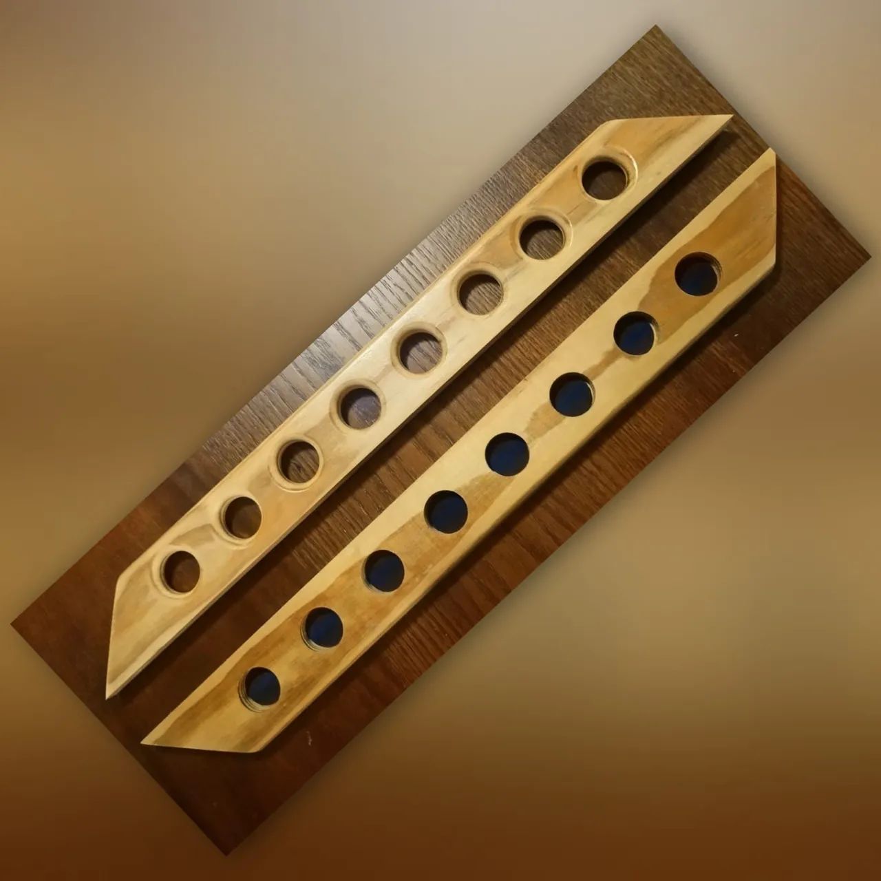Suporte de vara de pesca de madeira envernizada (8 varas)