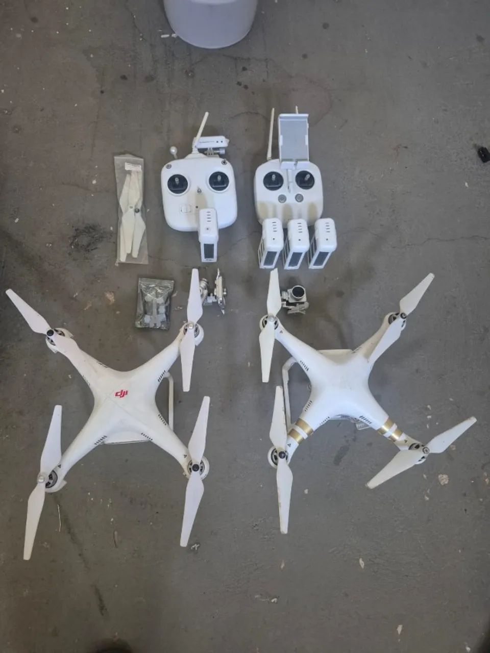 Lote DJI Phantom 2 e Phantom 3 - Baterias, controles e peças
