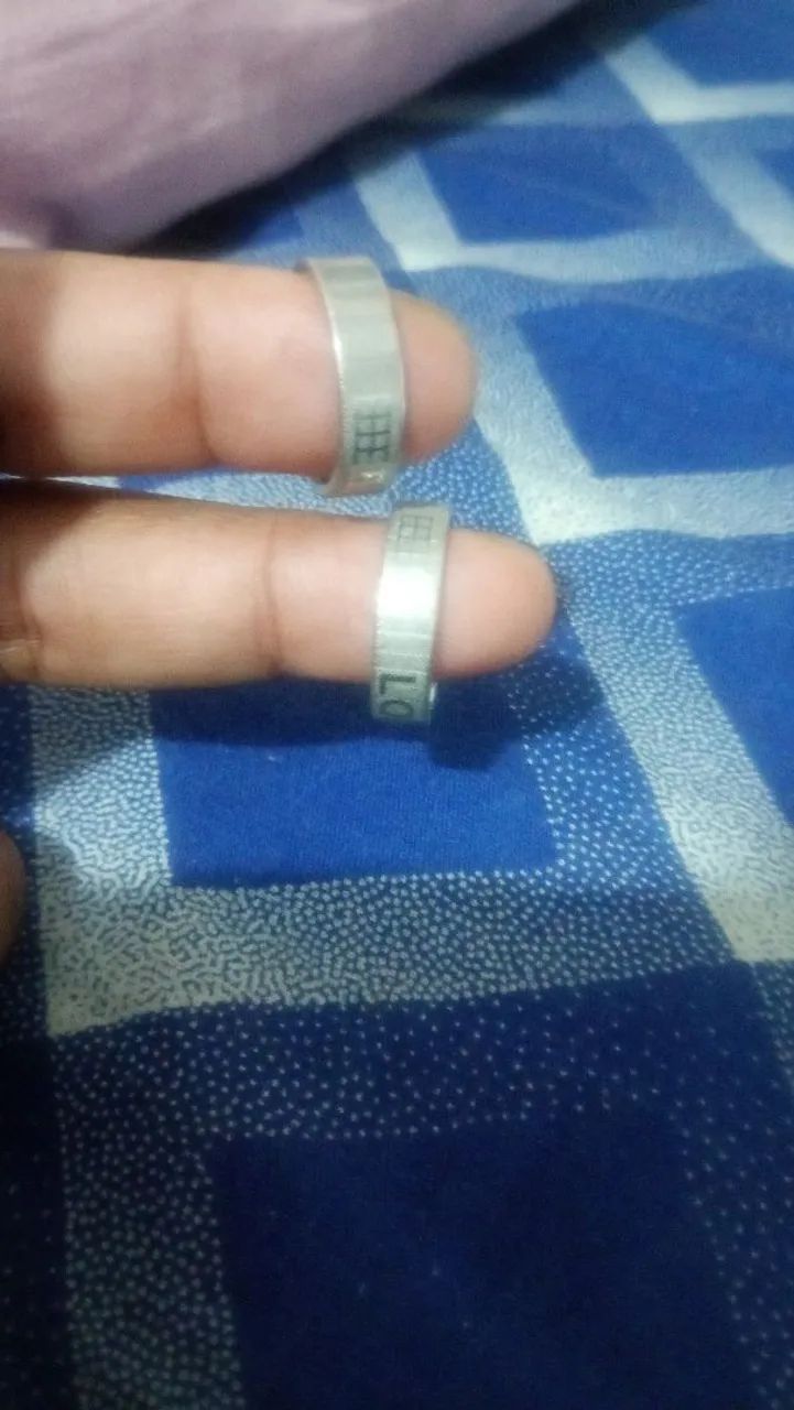 Par de alianças em aço resiste 