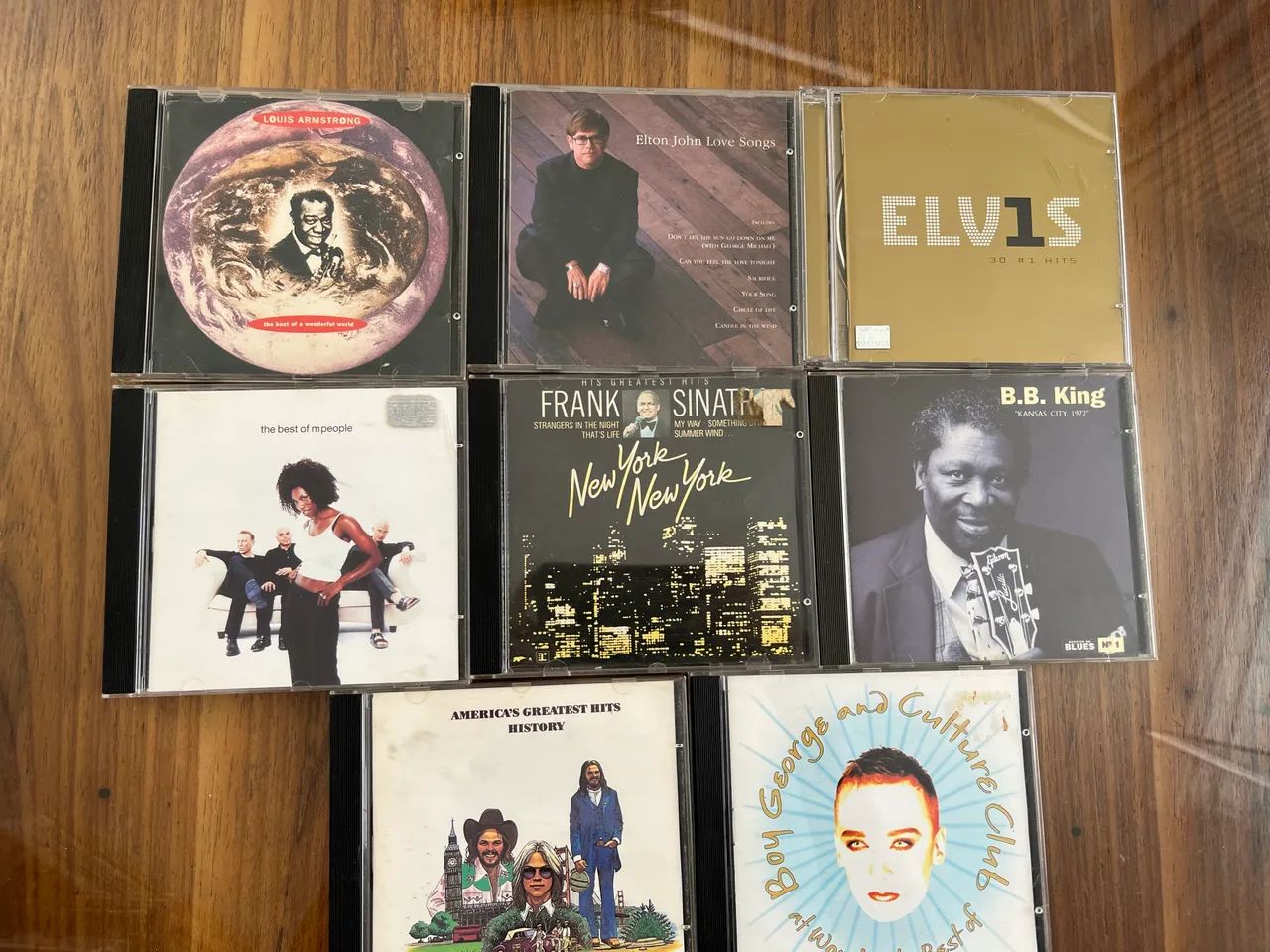 Kit com 8 CDs de pop rock