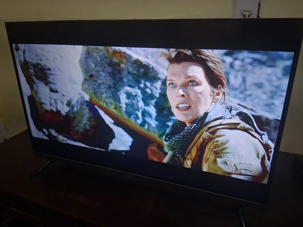 Vendo TV 32 polegadas britania nova ainda na garantia 