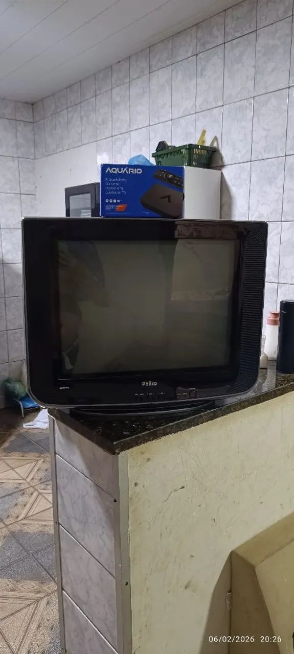 Tv antiga a cores 