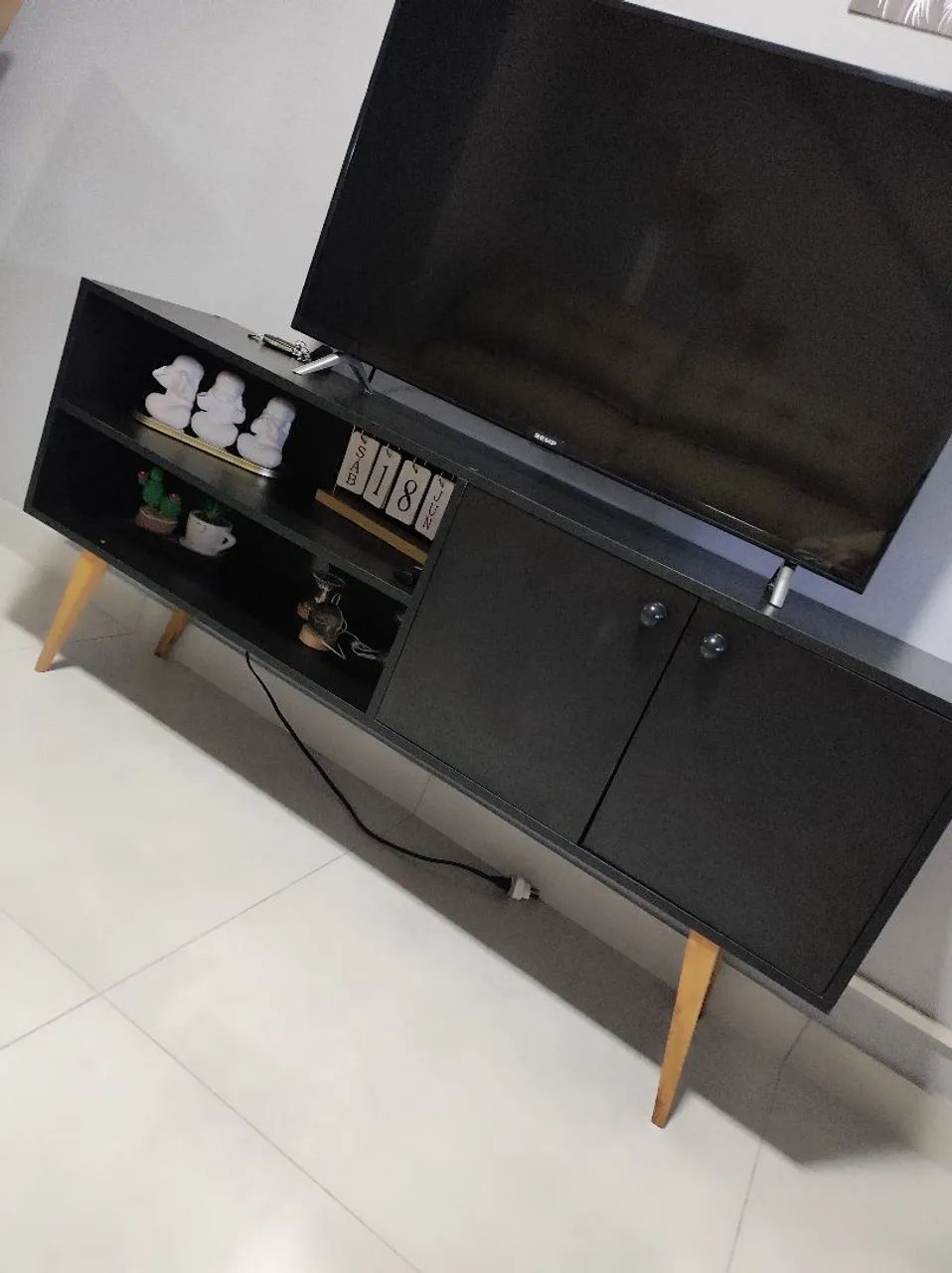 Rack para TV - Moderno e Espaçoso... - Foto 2