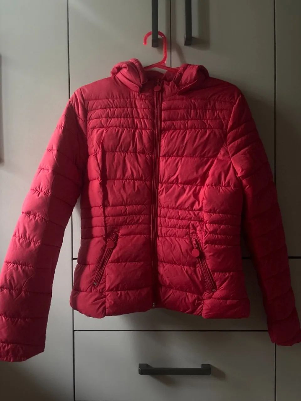 Casaco puffer vermelho tamanho M feminino