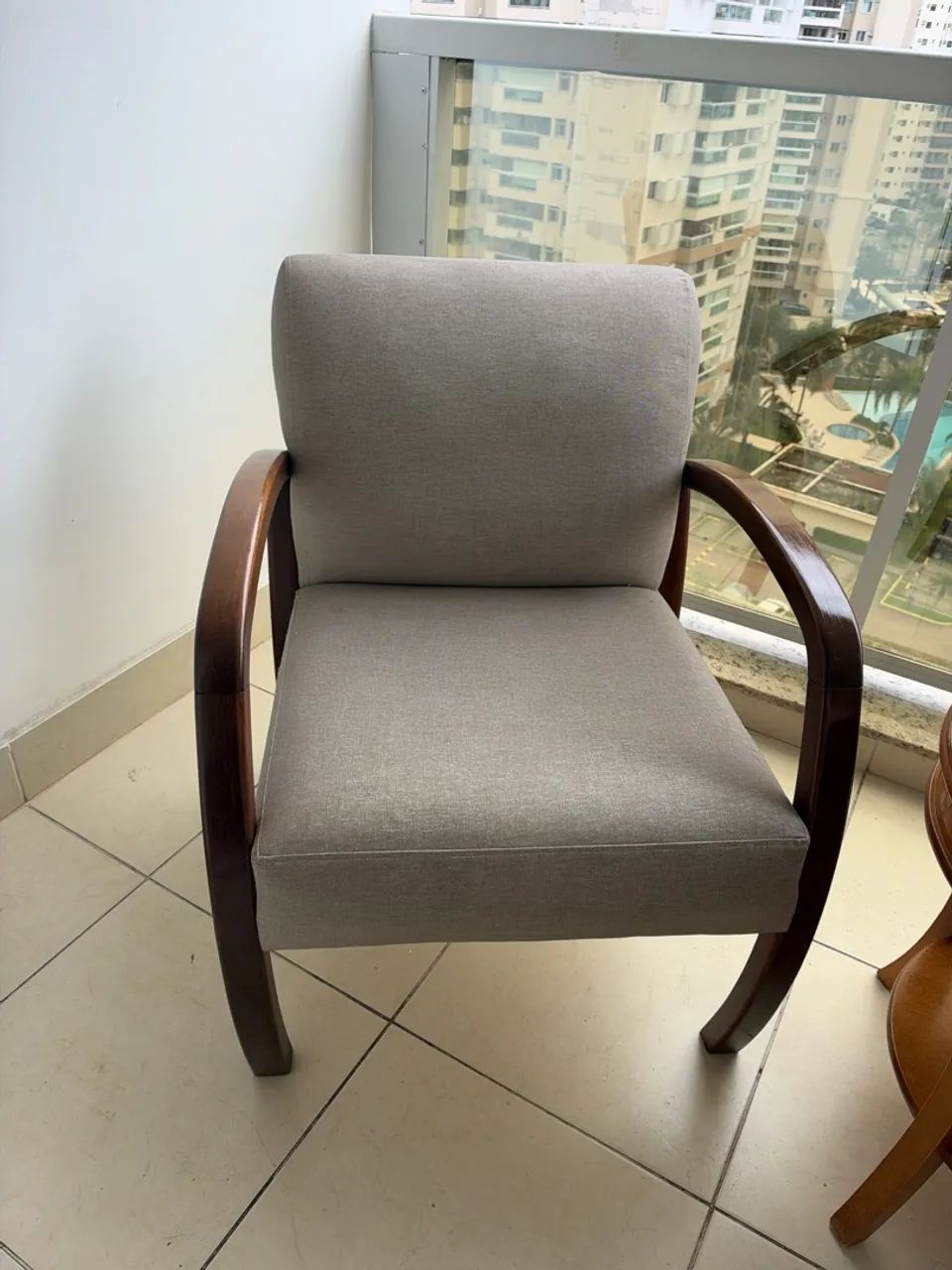 Poltronas com mesinha de centro 