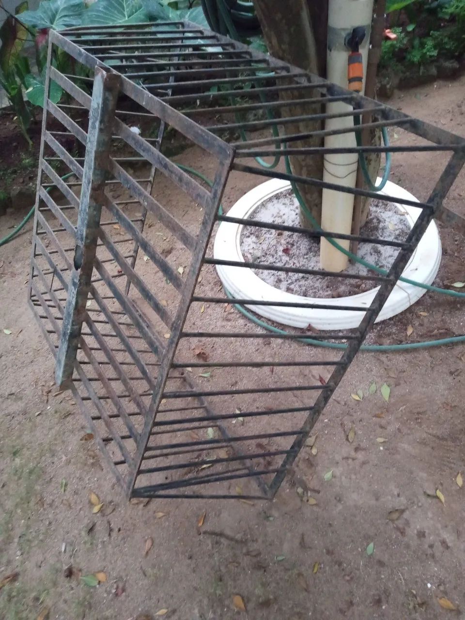 Vendo lixeira de ferro de 40 cm de altura com 1 metro de comprimento  - Foto 6