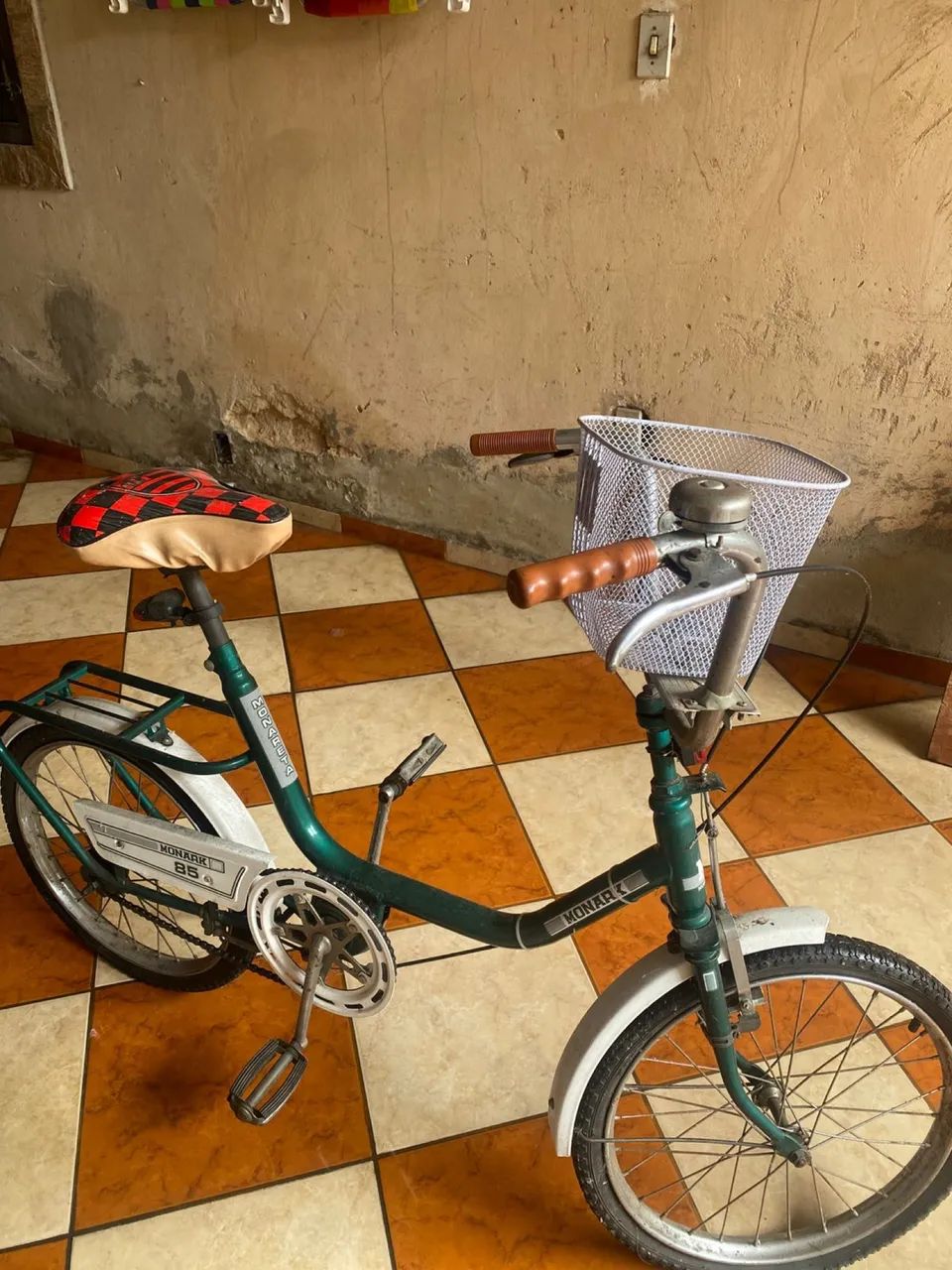 Vendo uma bicicleta monark antiga