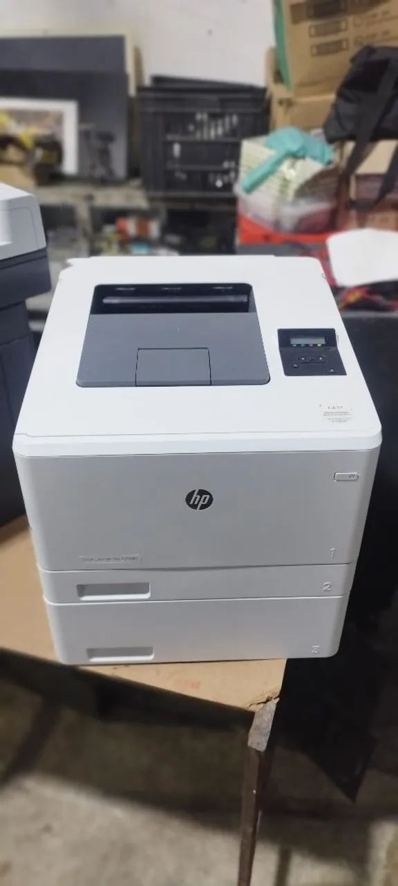 impressora a laser colorida HP Color LaserJet Pro M452dn. 